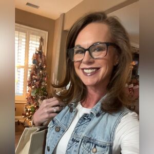 Meet your Posher, Hollye